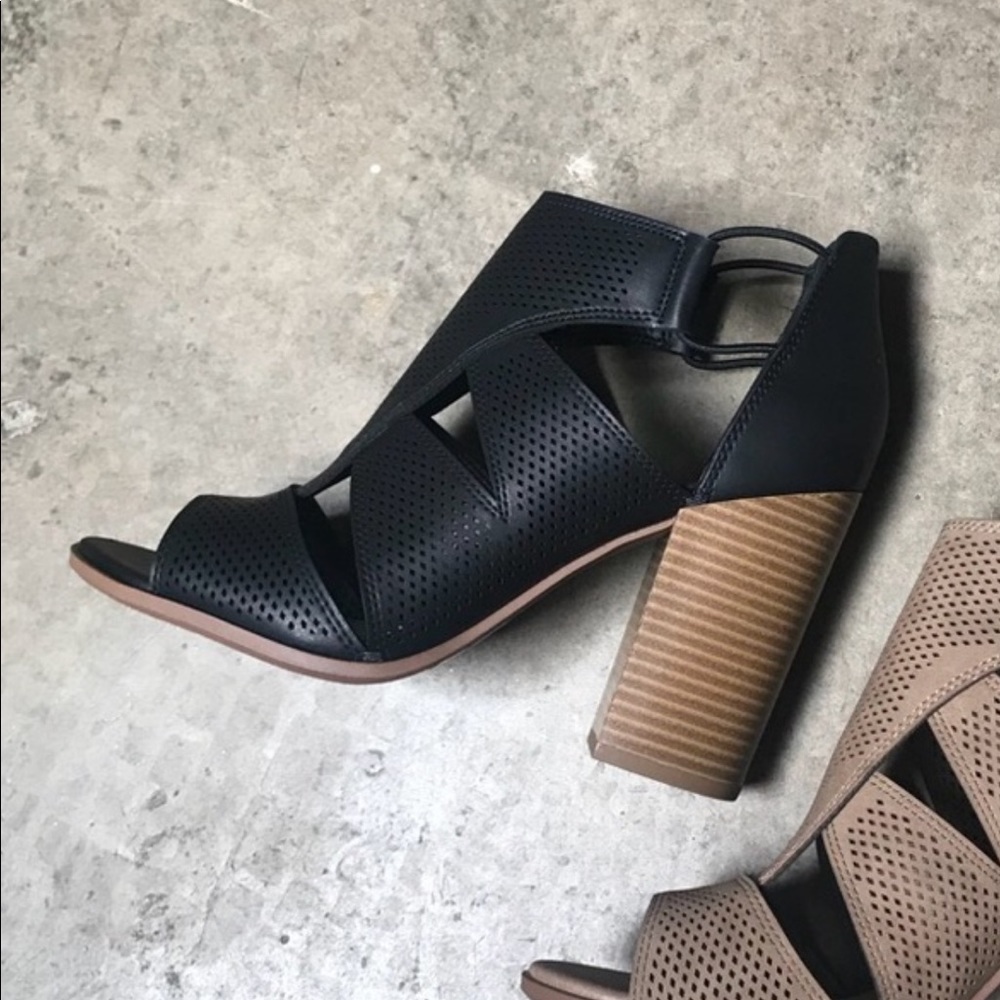 😍 restock Black perforated cut out heel - Picture 4 of 4